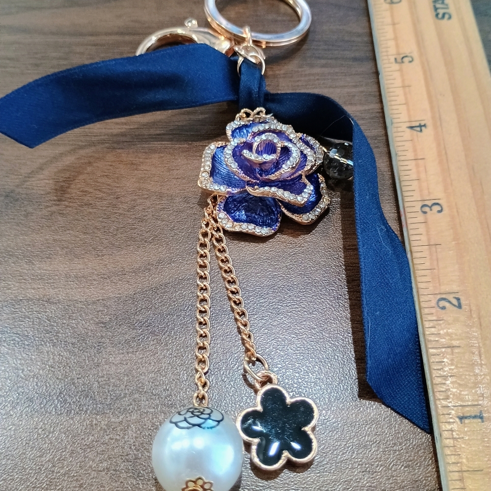 Elegant Blue Floral Key Holder - Picture 2 of 3
